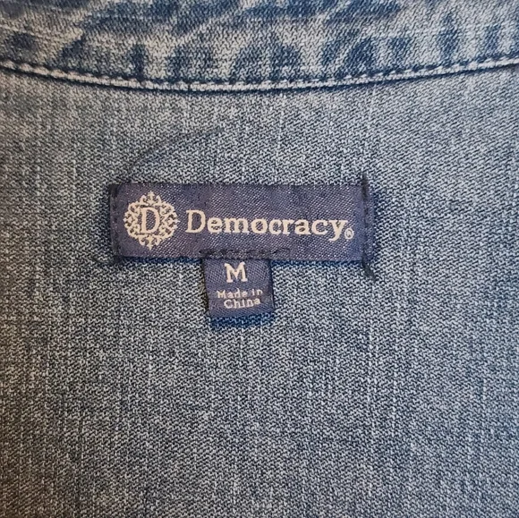 ​Democracy Denim Shirt Raw Hem Heart Pearl Buttons Light Wash Size M - Picture 6 of 9